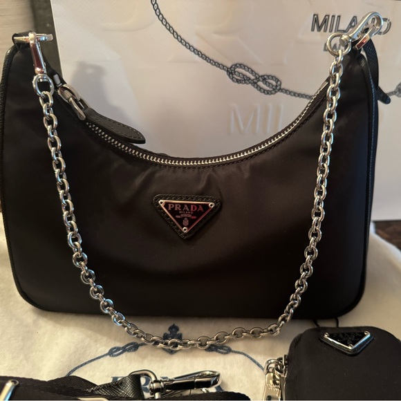 Prada Re-Edition 2005 handbag - Picture 1 of 12